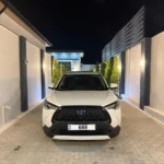 هل تبحث عن استئجار سيارة Toyota Corolla Cross 2025 في باكو؟ احجز الآن بسهولة وبأفضل الأسعار.