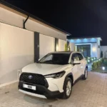 هل تبحث عن استئجار سيارة Toyota Corolla Cross 2025 في باكو؟ احجز الآن بسهولة وبأفضل الأسعار.